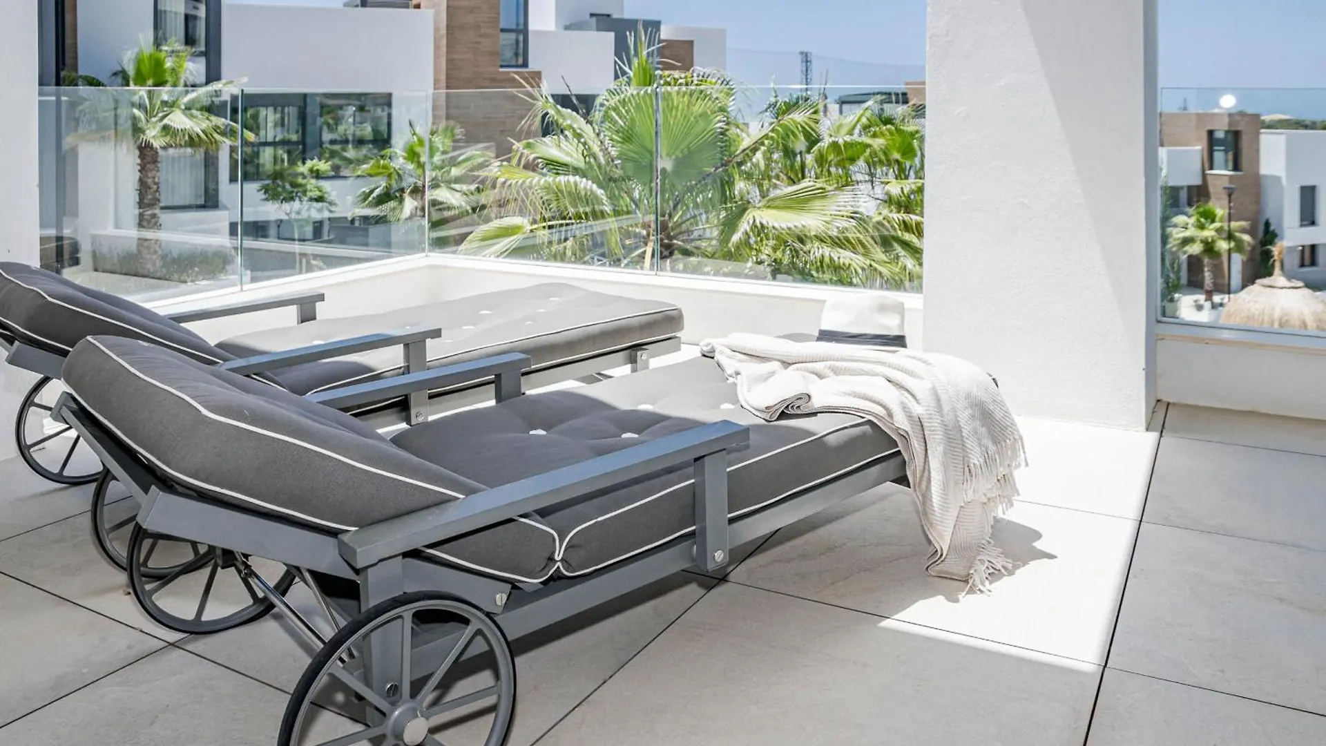 Cah - Large Terrace, Indoor Pool And Gym Apartment Marbella Spain